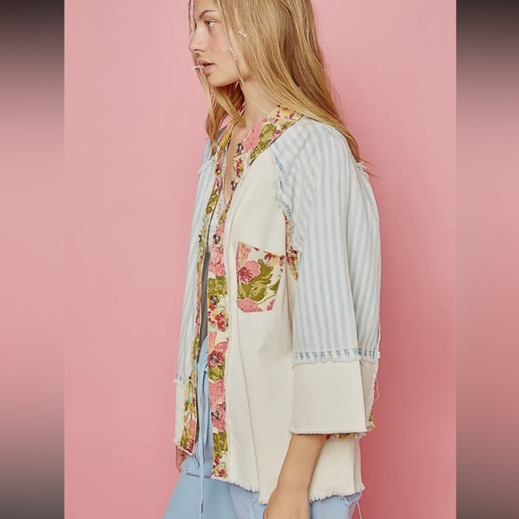 POL. 🩷 Oversized Raglan Sleeve Print Woven Button up Top. - Picture 2 of 6